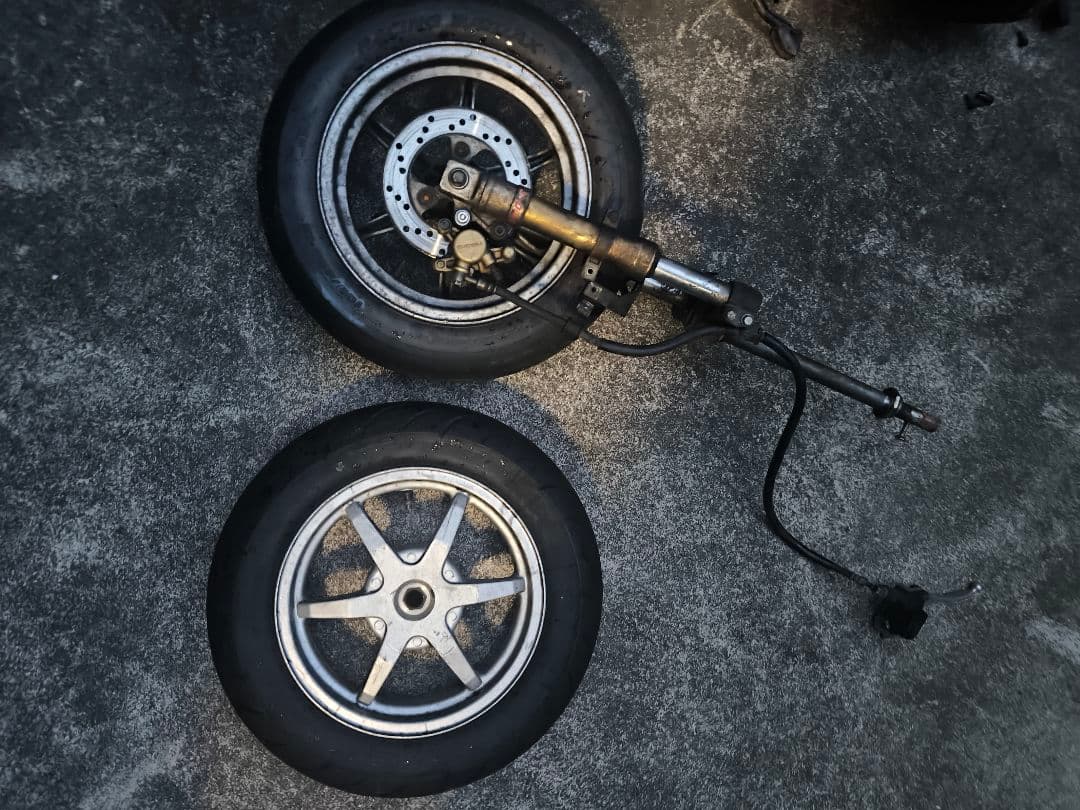 スズキZZ前後ホイール　ステム　ハンドル　ブレーキ