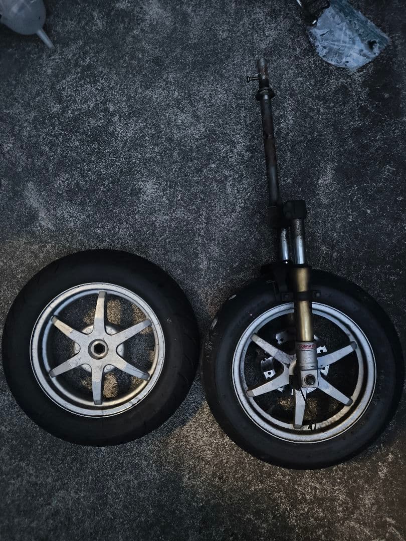 スズキZZ前後ホイール　ステム　ハンドル　ブレーキ