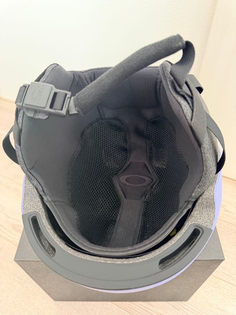 希少色！オークリヘルメットMOD1 - MIPS - Asia Fit