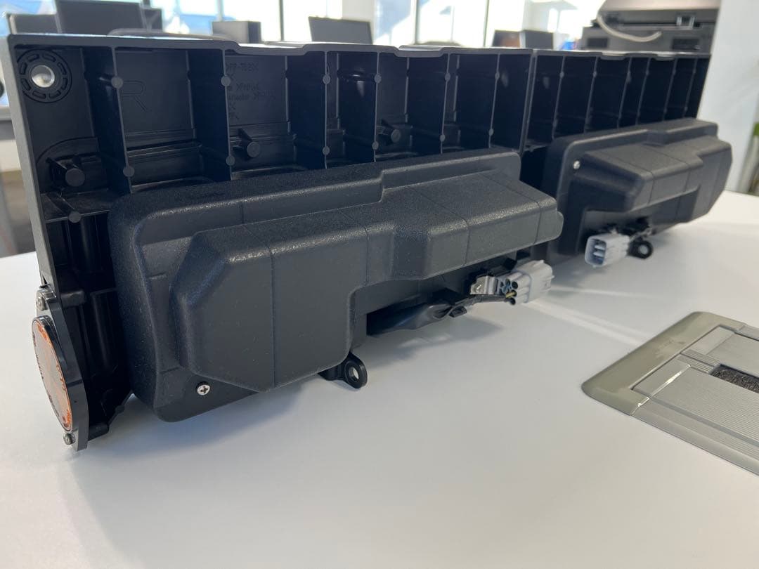 日野17プロフィア　テールランプ新車外し　左右2個セット！