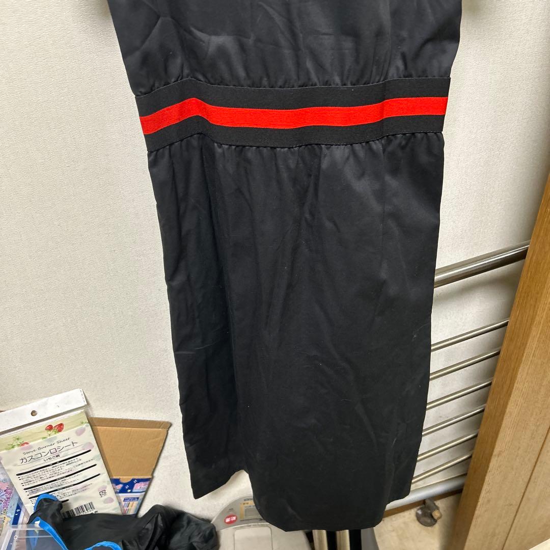 GUCCI フリル付き黒ワンピース