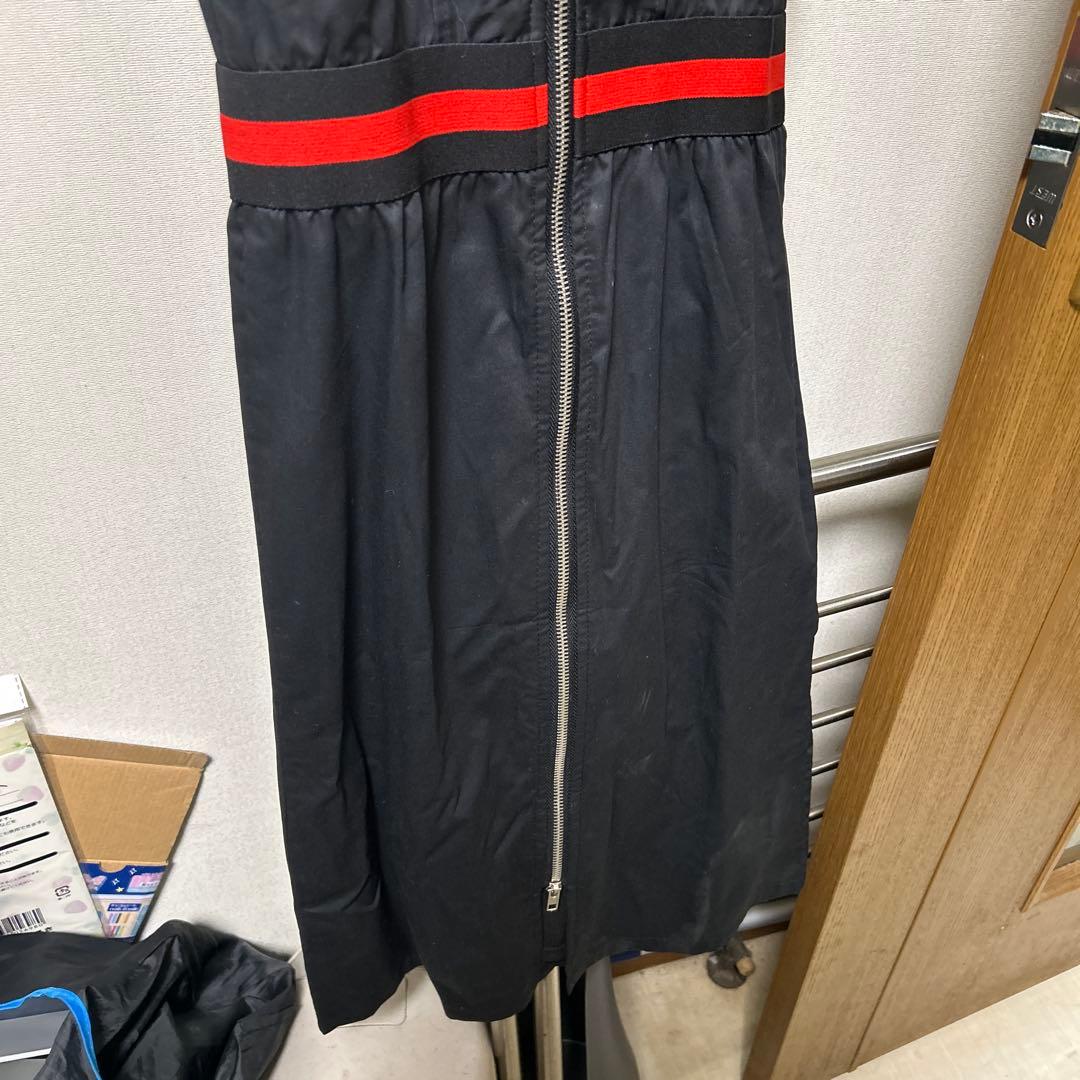 GUCCI フリル付き黒ワンピース