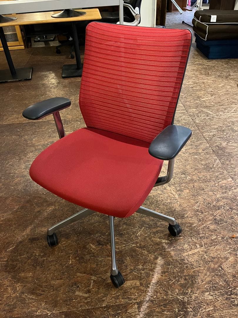 オカムラ コーラル ハイバック 背メッシュ レッド オフィスチェア