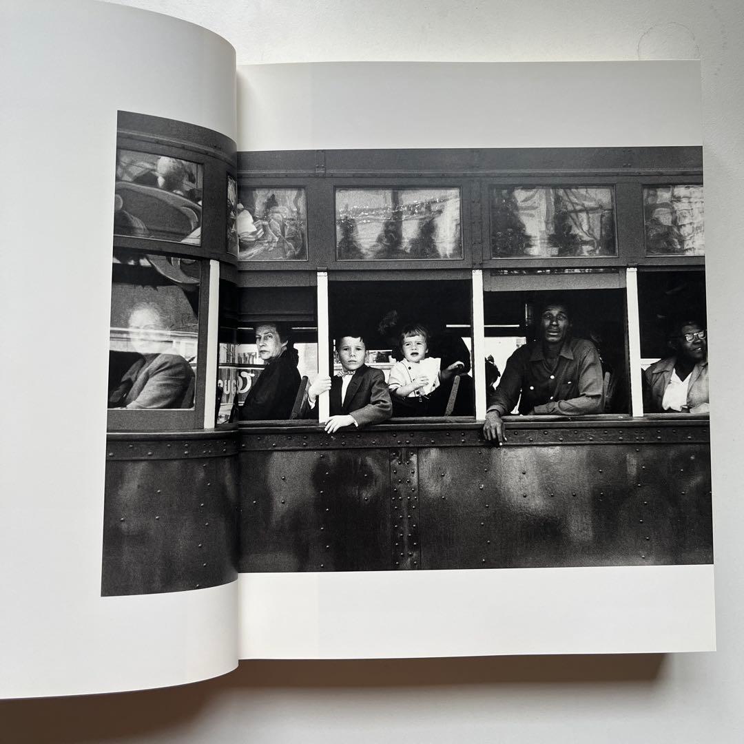 アート・デザイン・音楽 Robert Frank The Americans Looking In