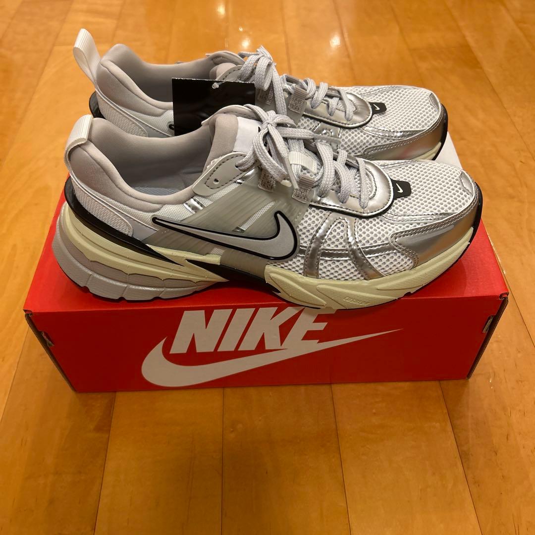 Nike スニーカー ホワイト/グレー