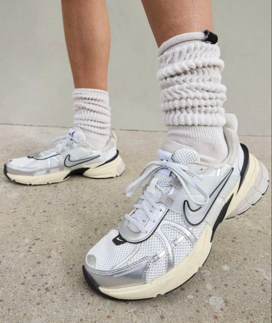 Nike スニーカー ホワイト/グレー