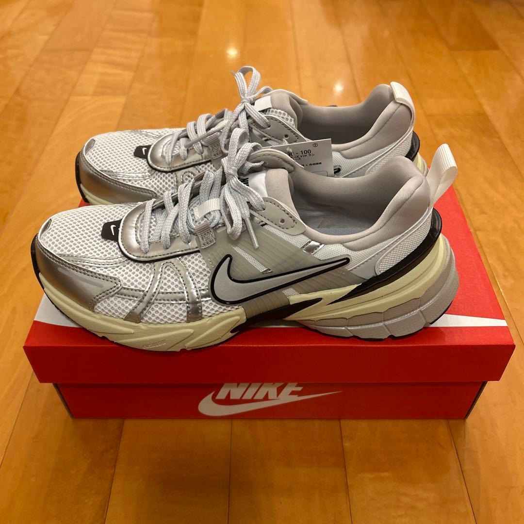 Nike スニーカー ホワイト/グレー