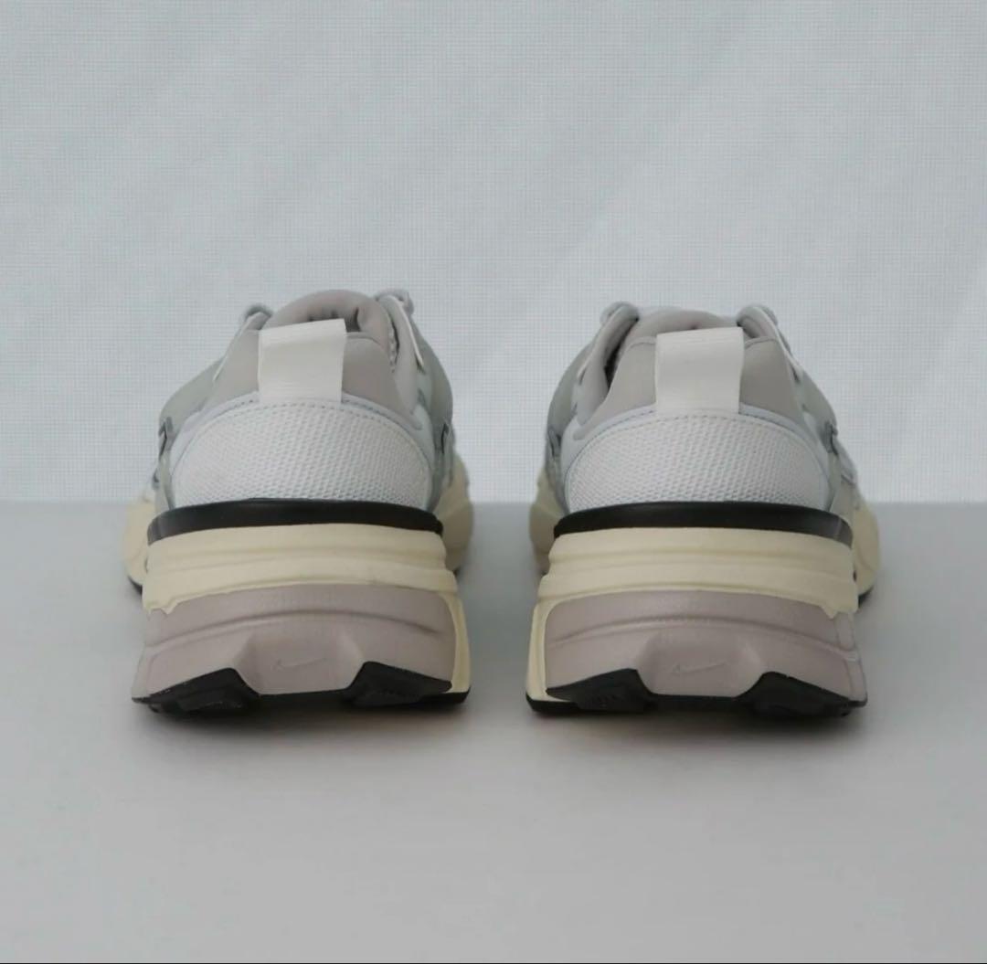 Nike スニーカー ホワイト/グレー