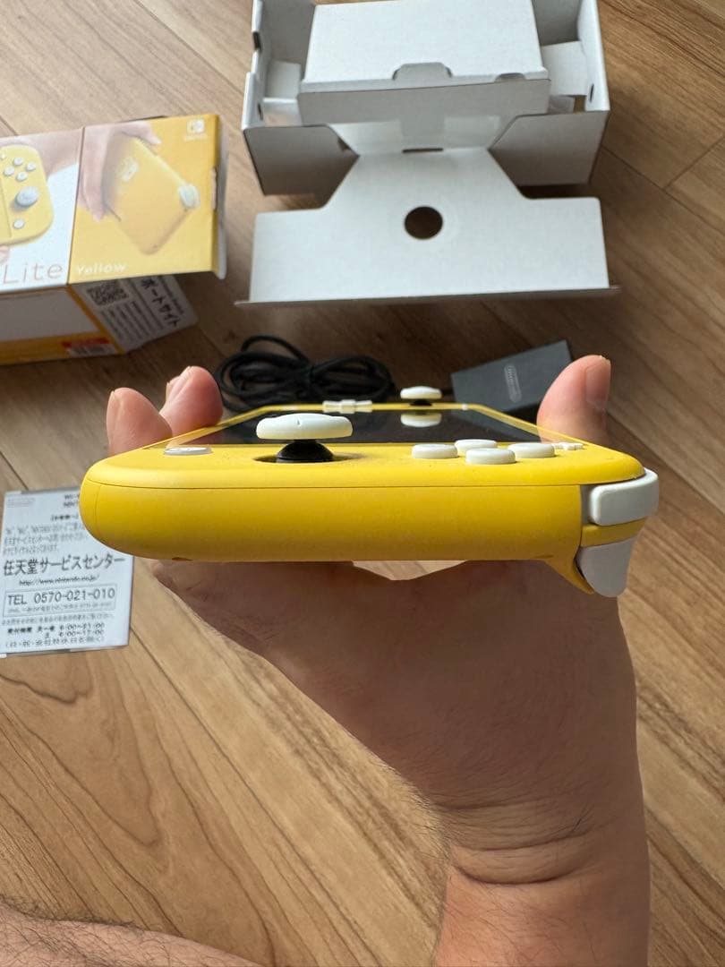 ほぼ未使用のNintendo Switch Lite イエロー
