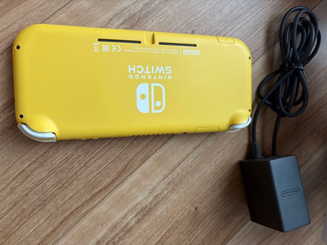 ほぼ未使用のNintendo Switch Lite イエロー