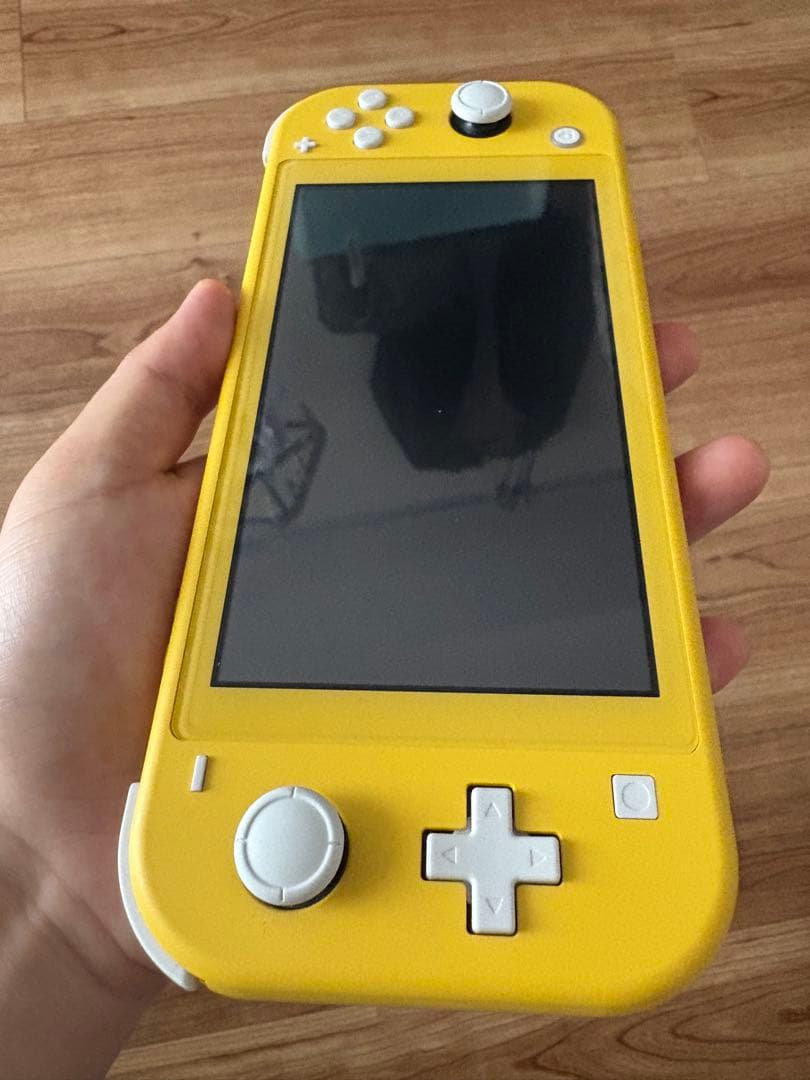 ほぼ未使用のNintendo Switch Lite イエロー