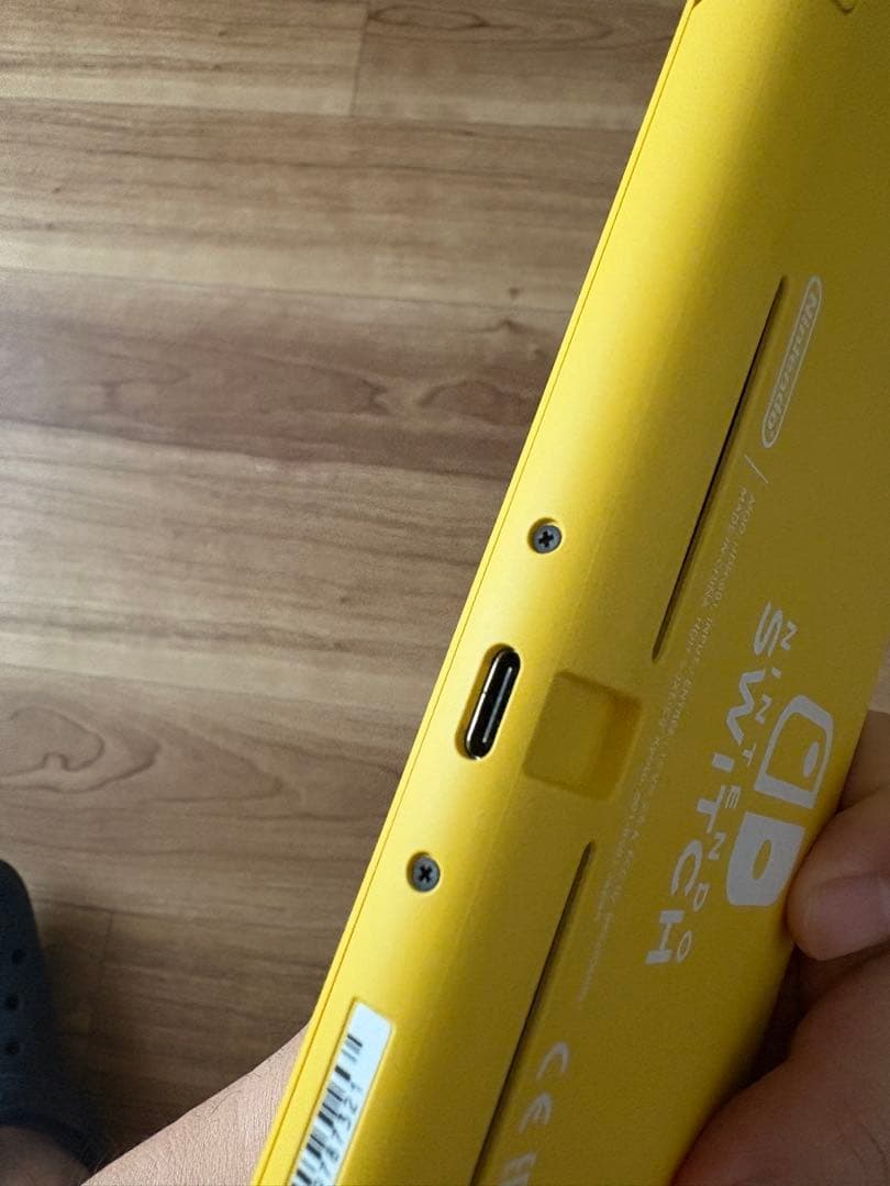 ほぼ未使用のNintendo Switch Lite イエロー