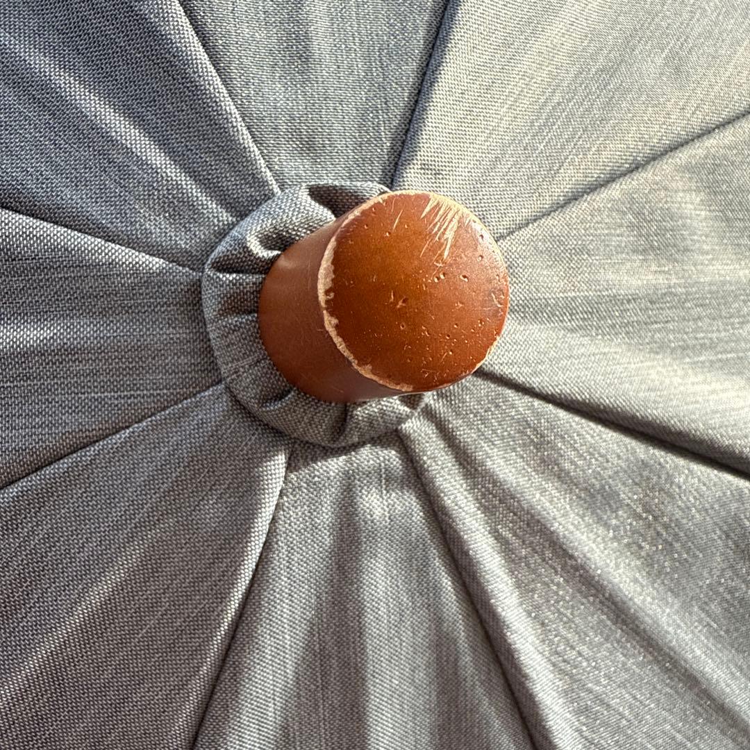 サンバリア100 折りたたみ日傘 2段折フリル / フロストグレー　木曲がり手元