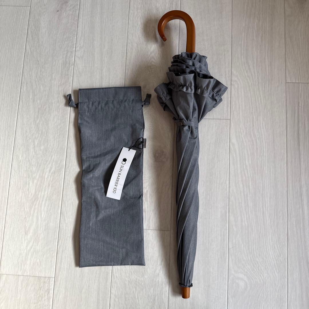 サンバリア100 折りたたみ日傘 2段折フリル / フロストグレー　木曲がり手元