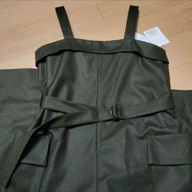 ティアラ タグ付新品未使用 ウールサロペット カーキ 定価62700円