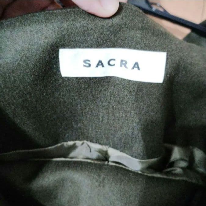 ティアラ タグ付新品未使用 ウールサロペット カーキ 定価62700円