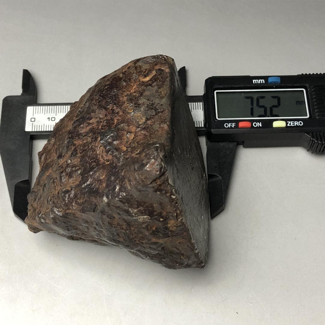 アルタイ隕石　大型隕石 鉄隕石　外皮付き隕石　ナチュラル　原石　重さ約1023ｇ