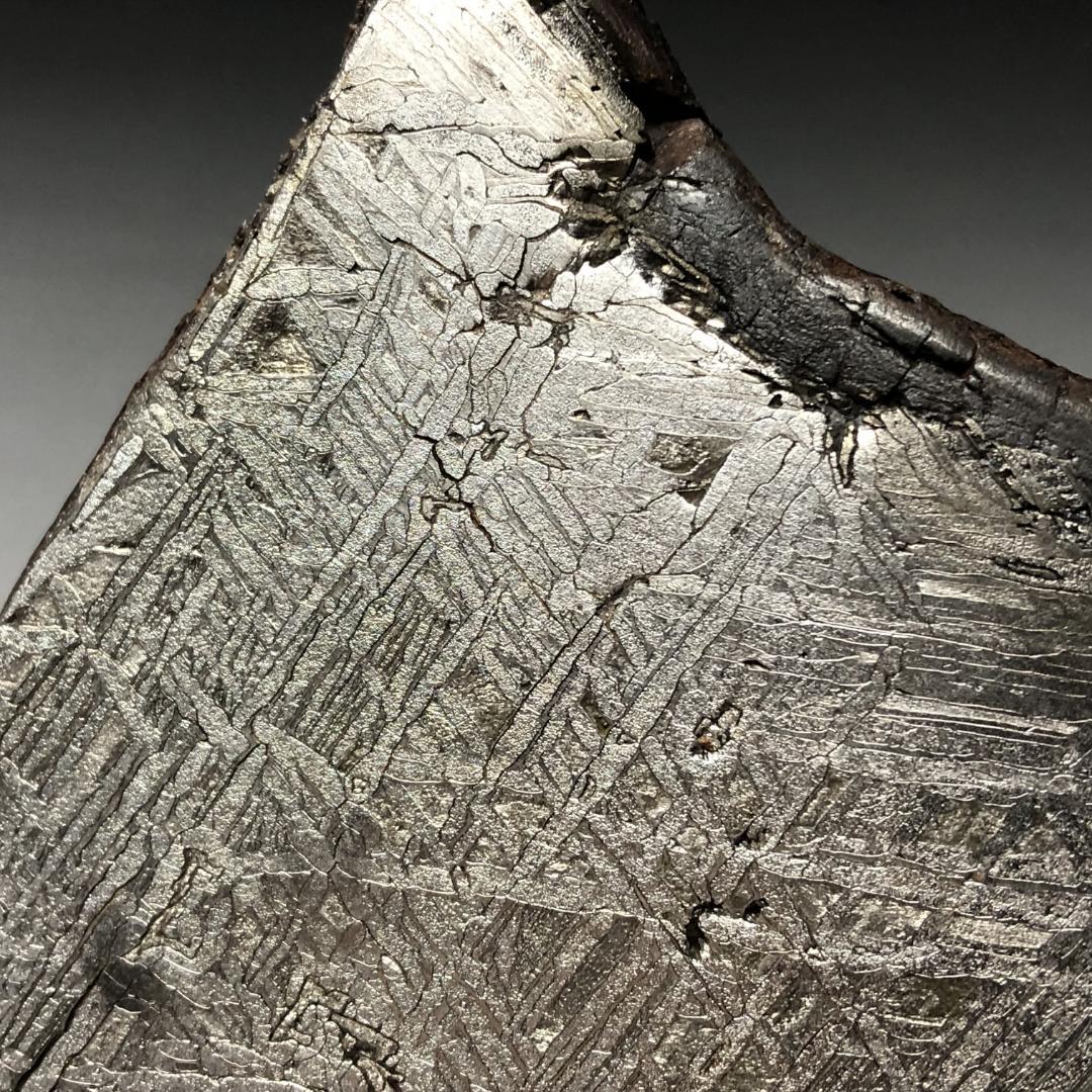 アルタイ隕石　大型隕石 鉄隕石　外皮付き隕石　ナチュラル　原石　重さ約1023ｇ