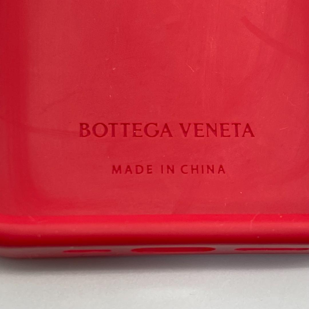 《美品》ボッテガヴェネタ　イントレチャート　iPhoneケース　13Pro用