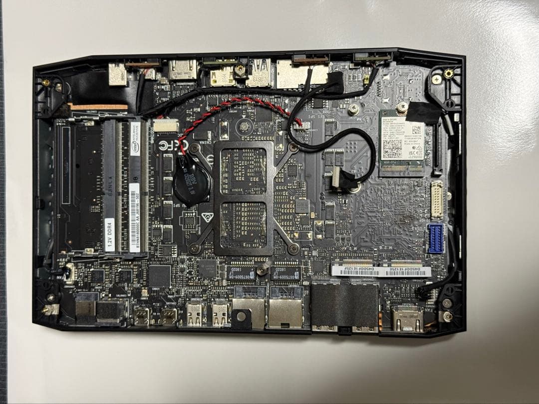 Kaby Lake-G搭載NUC NUC8i7HVKミニPC ベアボーン