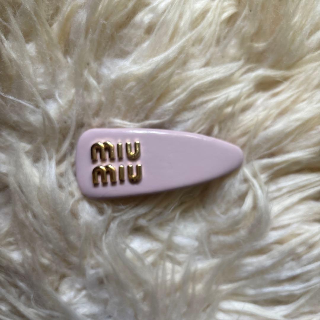 miumiu ヘアクリップ