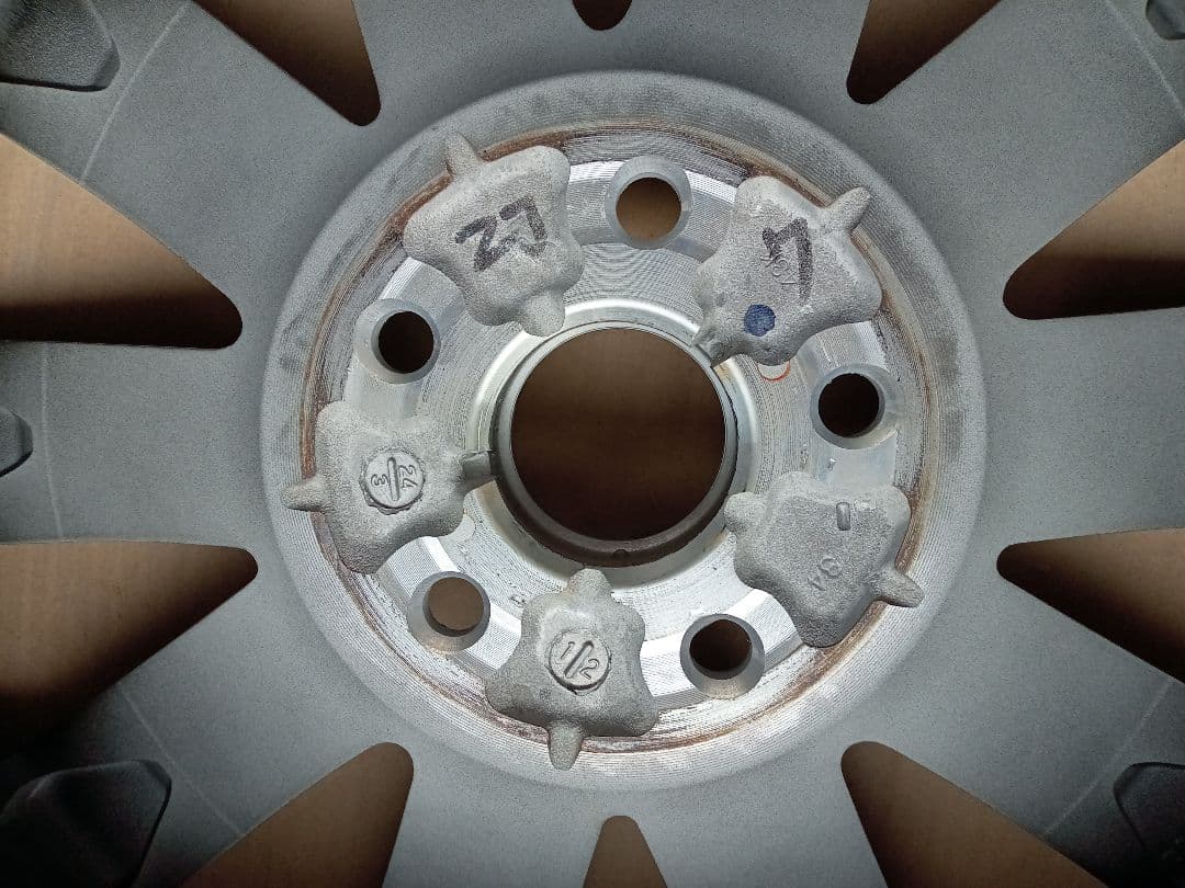 クラウンスポーツ純正ホイール　１本