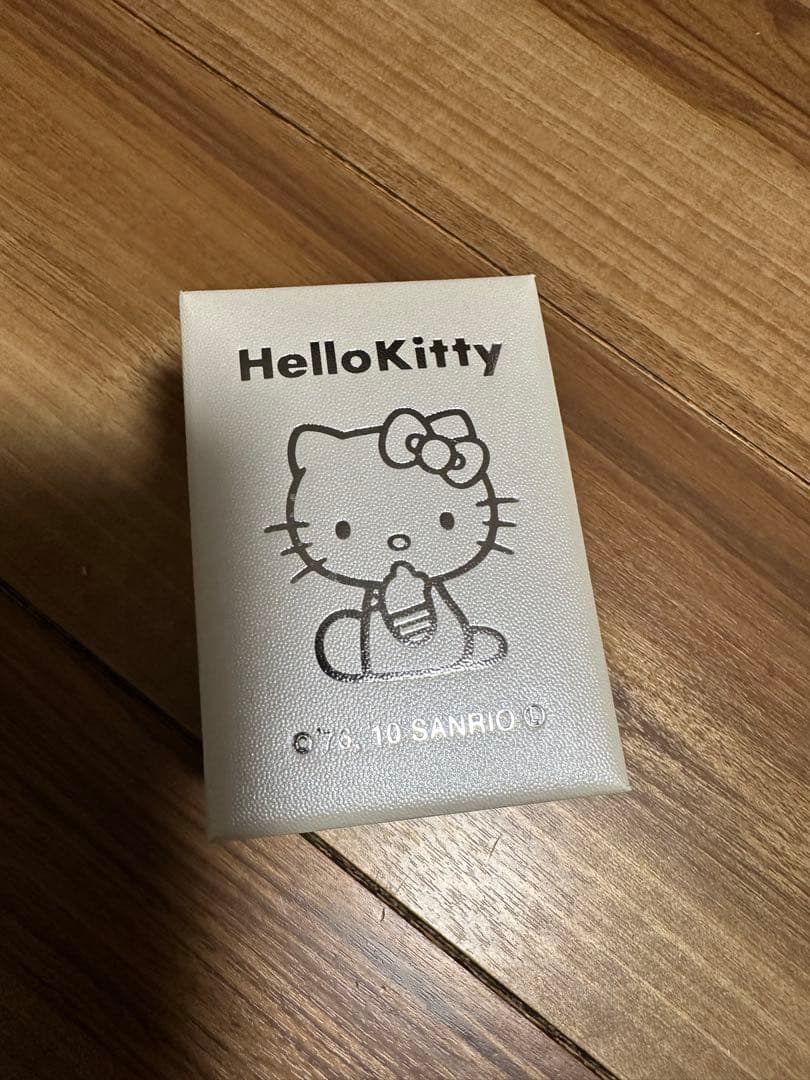 ハローキティ 35周年記念 ホワイトセラミックウォッチ　腕時計