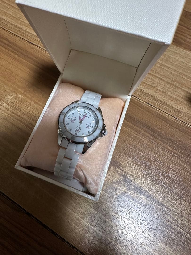 ハローキティ 35周年記念 ホワイトセラミックウォッチ　腕時計