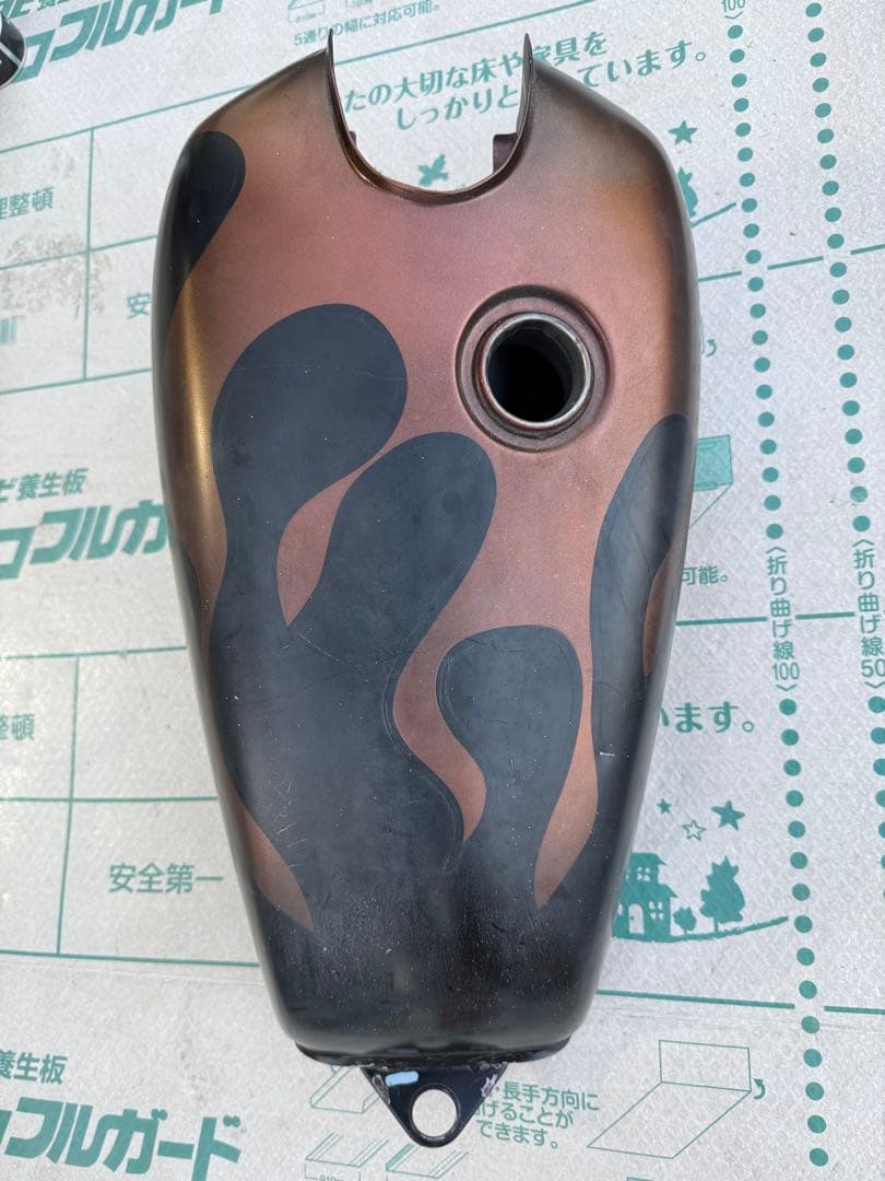 ヤマハ YAMAHA SR400 タンク