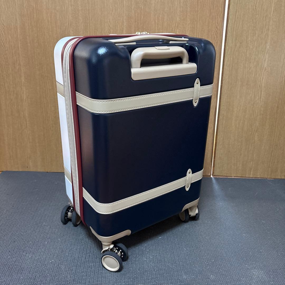 【moz】 キャリーケース ホワイト/ネイビー