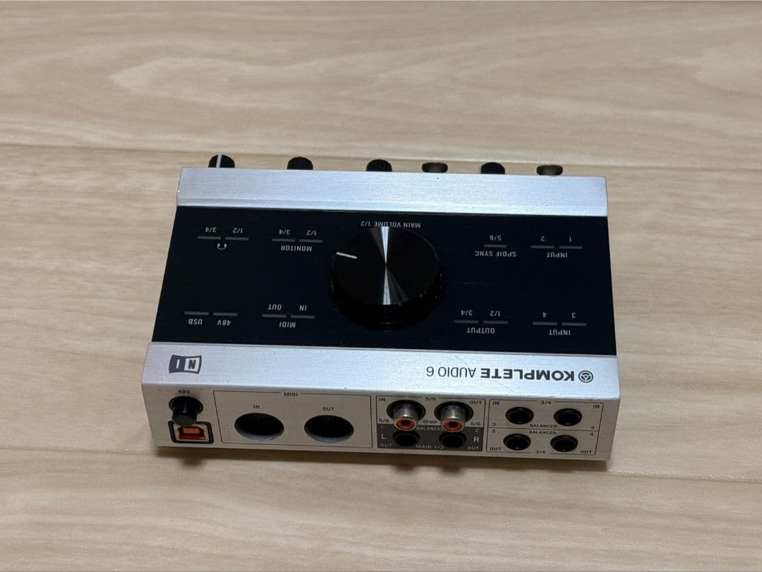 KOMPLETE AUDIO 6 動作確認済み