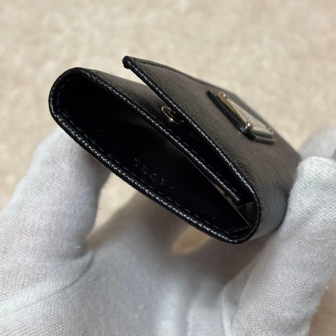 【極美品】プラダ PRADA 6連キーケース サフィアーノ 三角プレート 黒