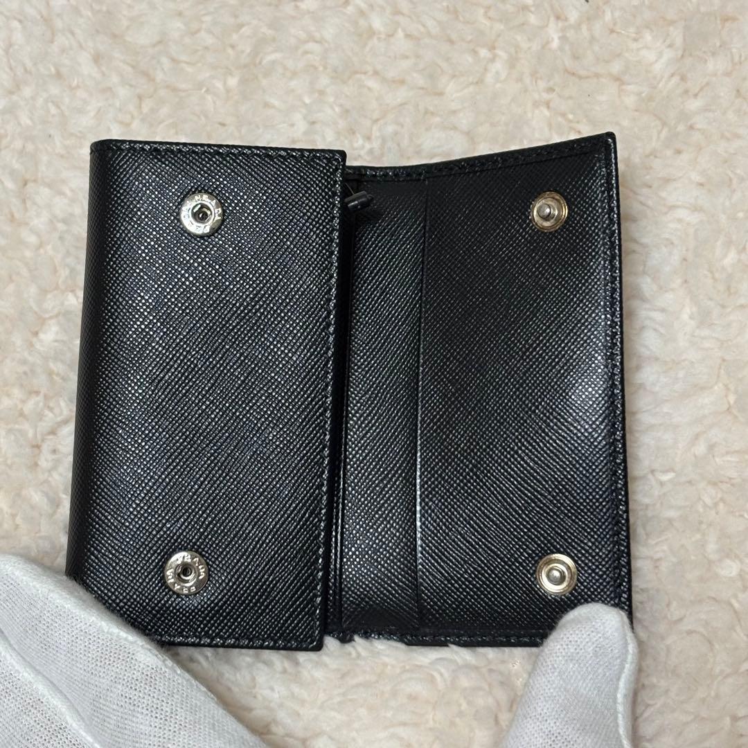 【極美品】プラダ PRADA 6連キーケース サフィアーノ 三角プレート 黒