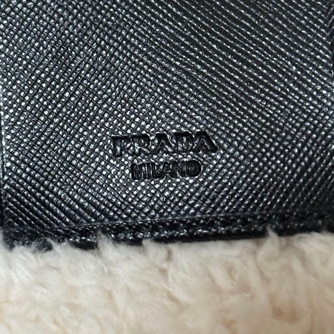 【極美品】プラダ PRADA 6連キーケース サフィアーノ 三角プレート 黒