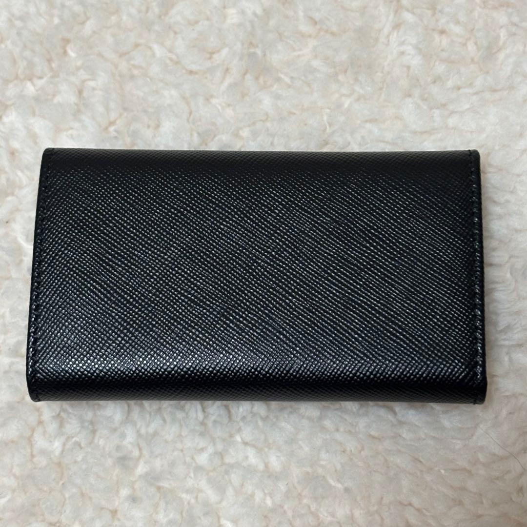 【極美品】プラダ PRADA 6連キーケース サフィアーノ 三角プレート 黒