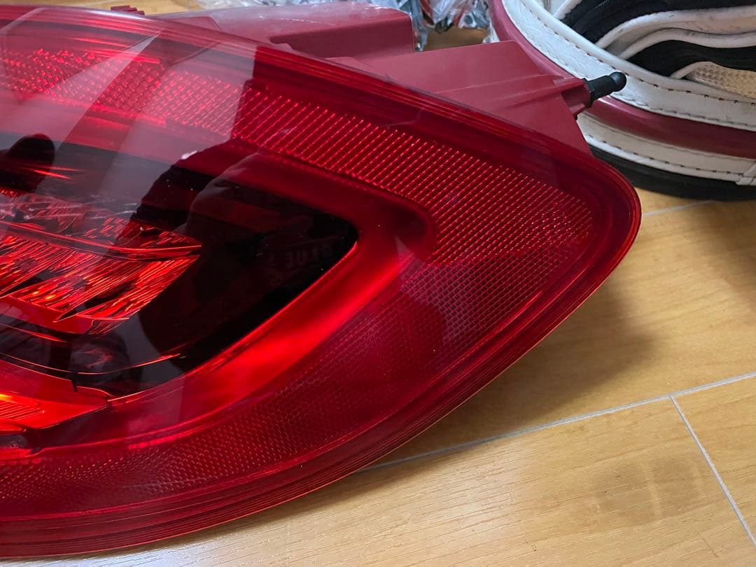 ポルシェ 981ケイマン 純正テールライト 点灯確認済み