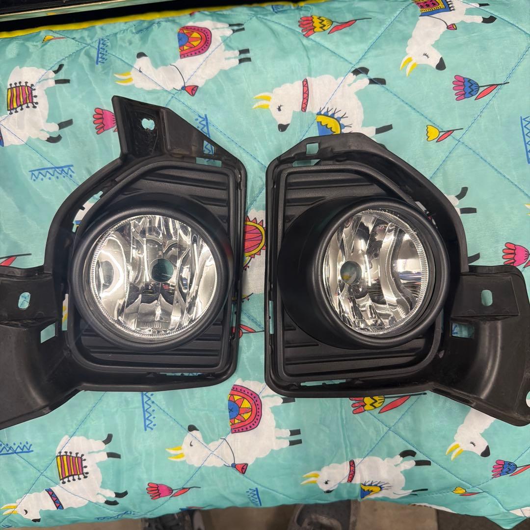 200系　ハイエース　純正フォグランプ　左右