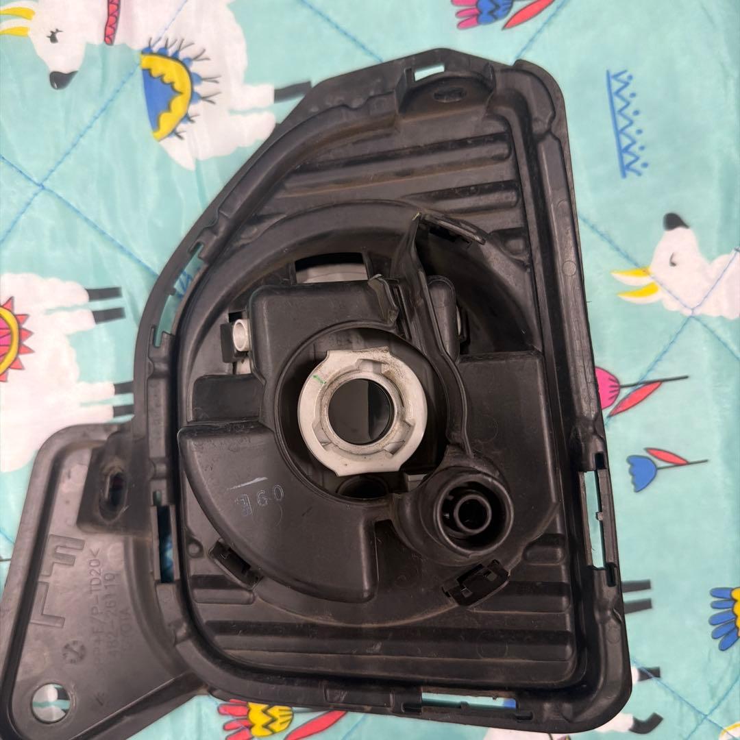 200系　ハイエース　純正フォグランプ　左右