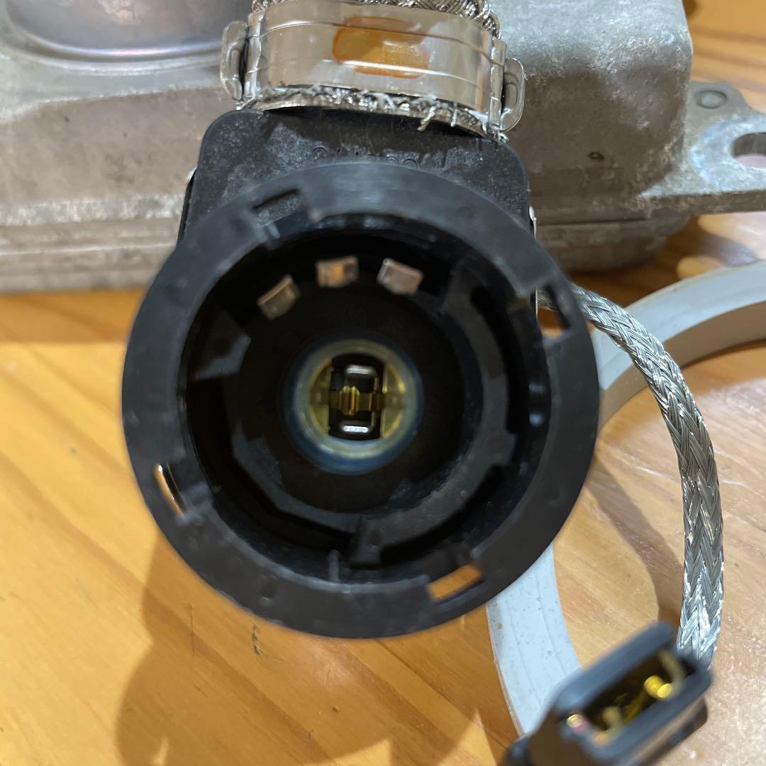 日野自動車　プロフィア　ヘッドランプバラスト厚いタイプ　中古品　美品