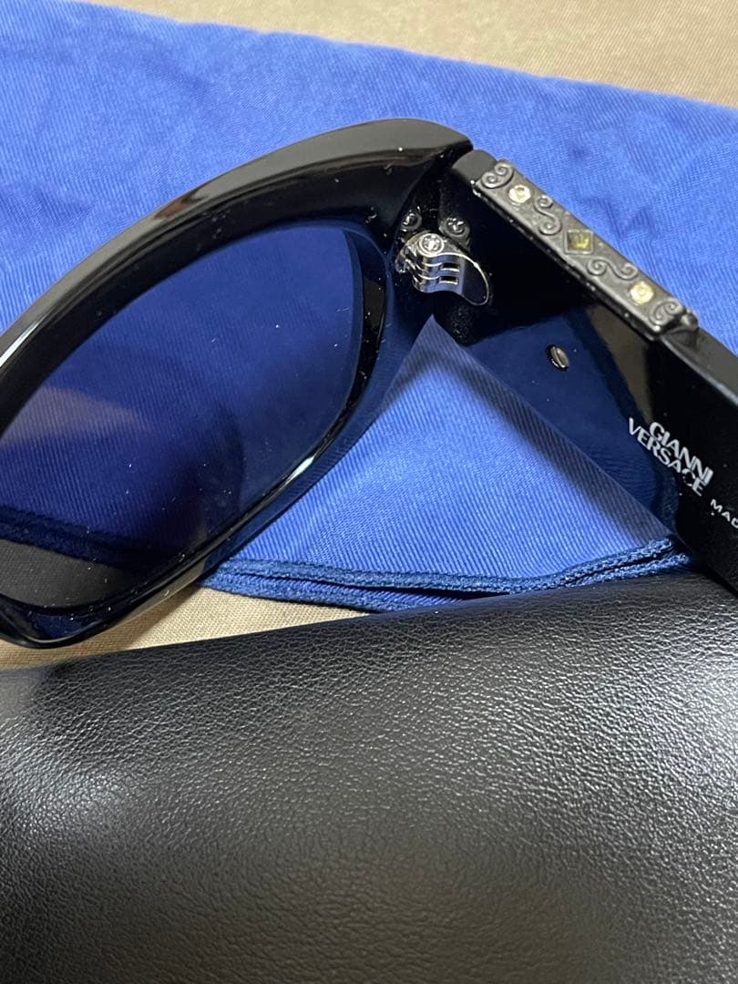 Gianni Versace ブラック サングラス ケース付き