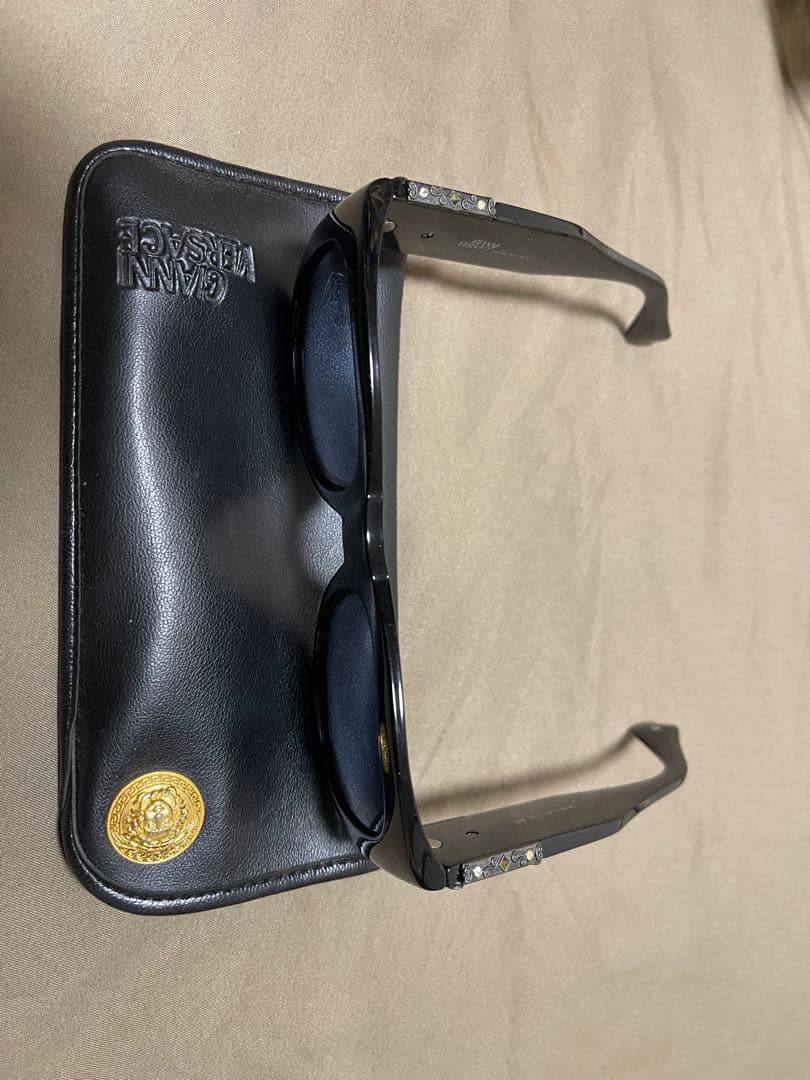 Gianni Versace ブラック サングラス ケース付き