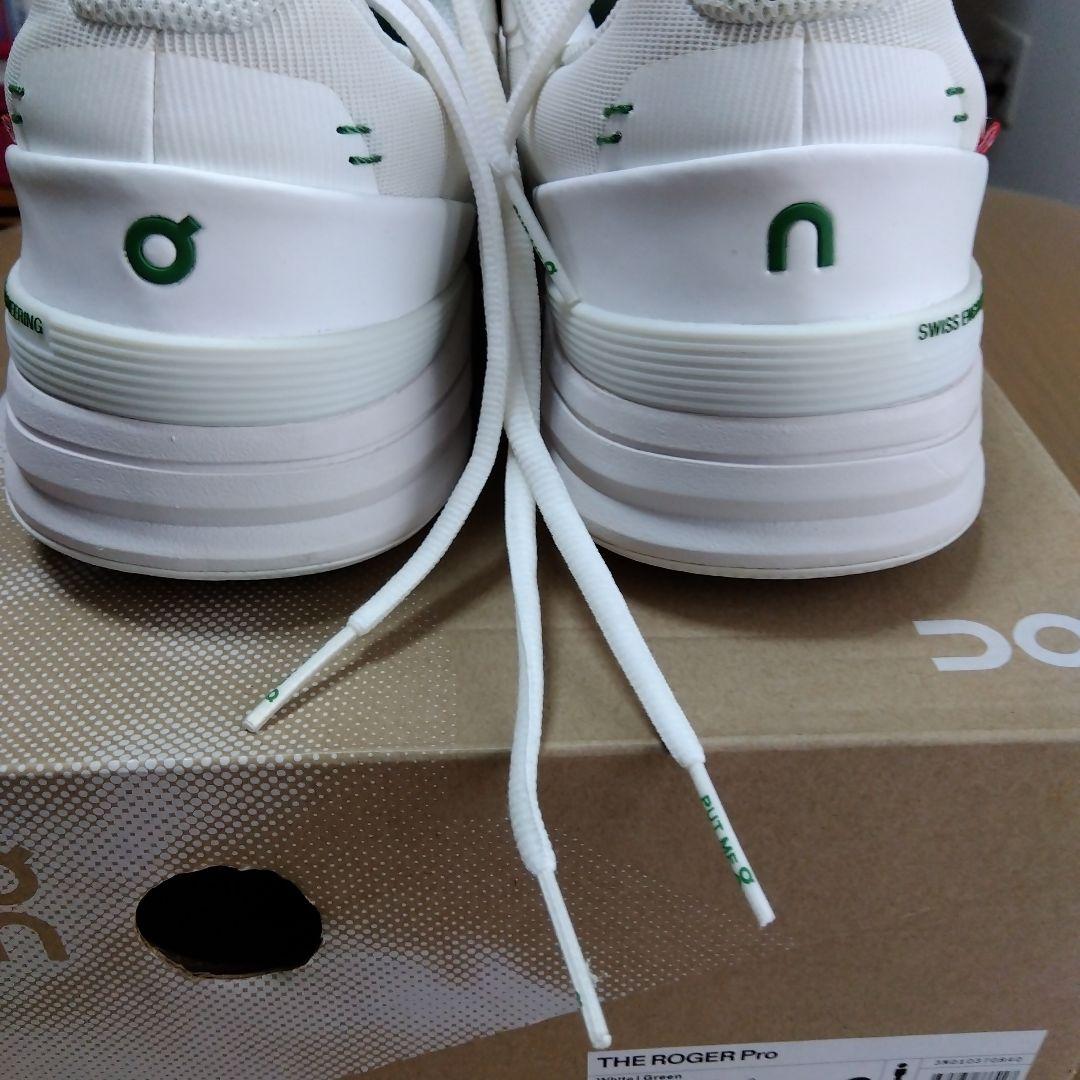 On THE ROGER Pro27センチ ホワイト/グリーン