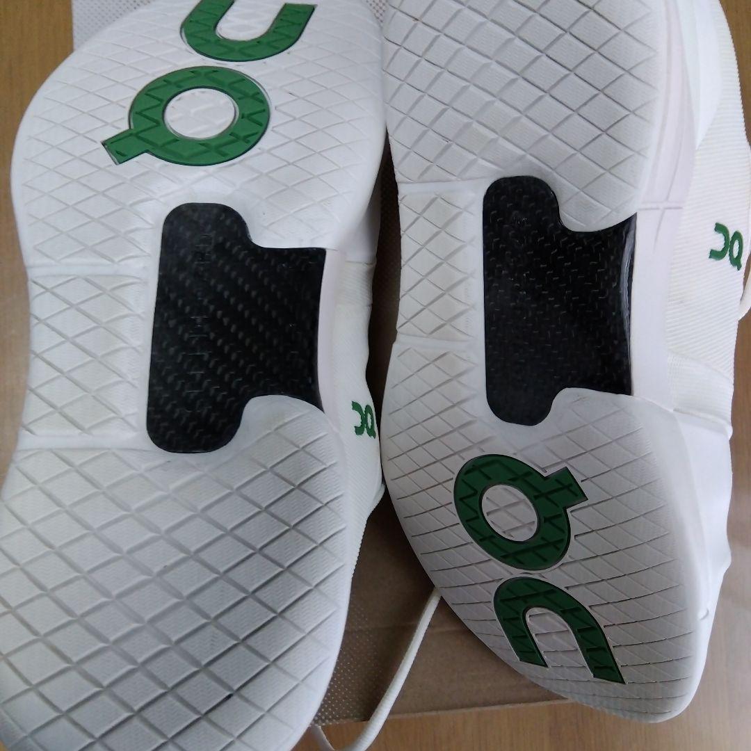 On THE ROGER Pro27センチ ホワイト/グリーン