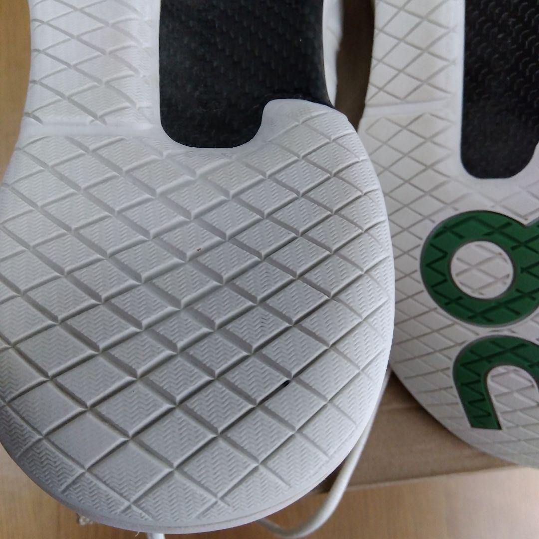 On THE ROGER Pro27センチ ホワイト/グリーン