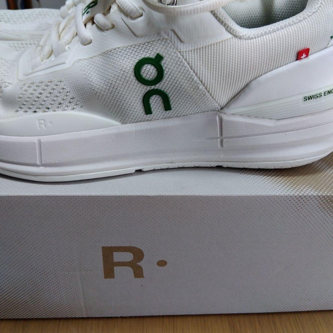 On THE ROGER Pro27センチ ホワイト/グリーン