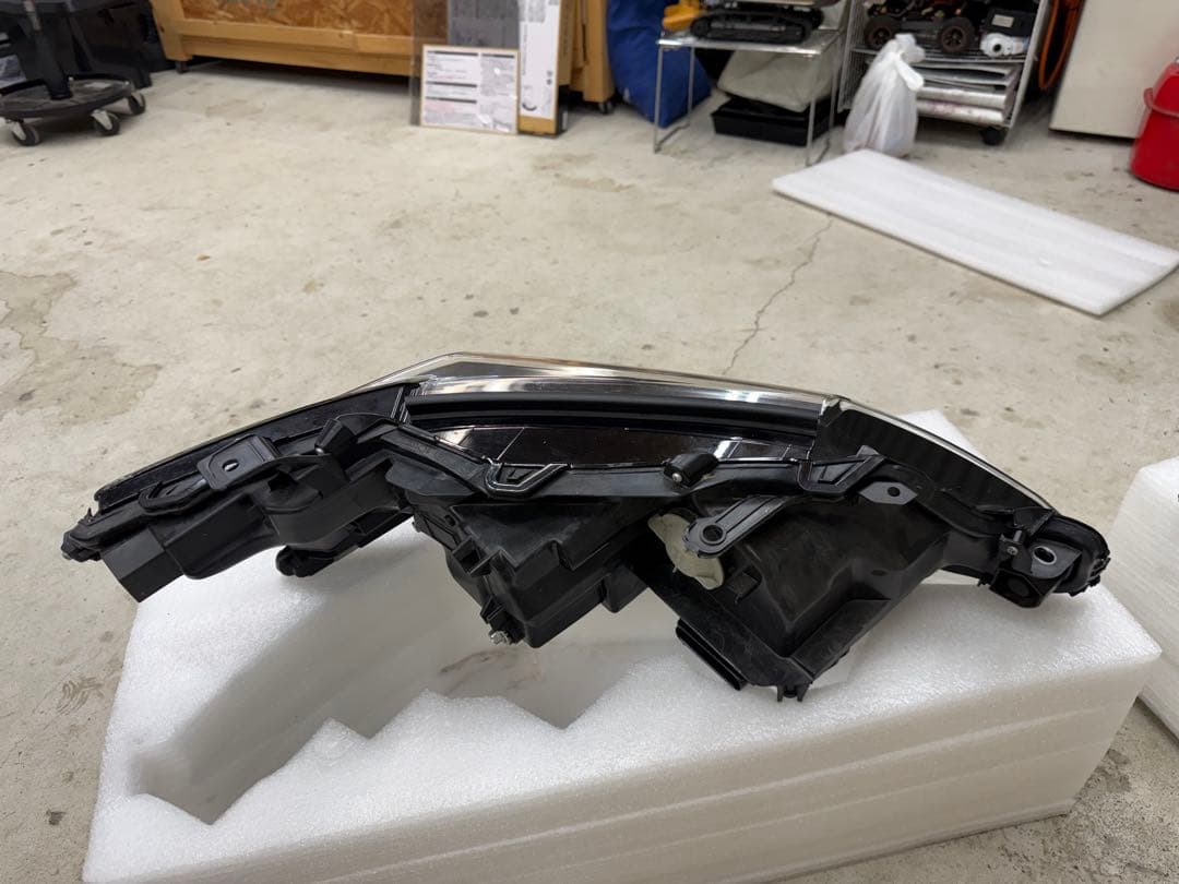 70カムリ 3眼LEDヘッドライト tt-abc 多少の値下げ可能！