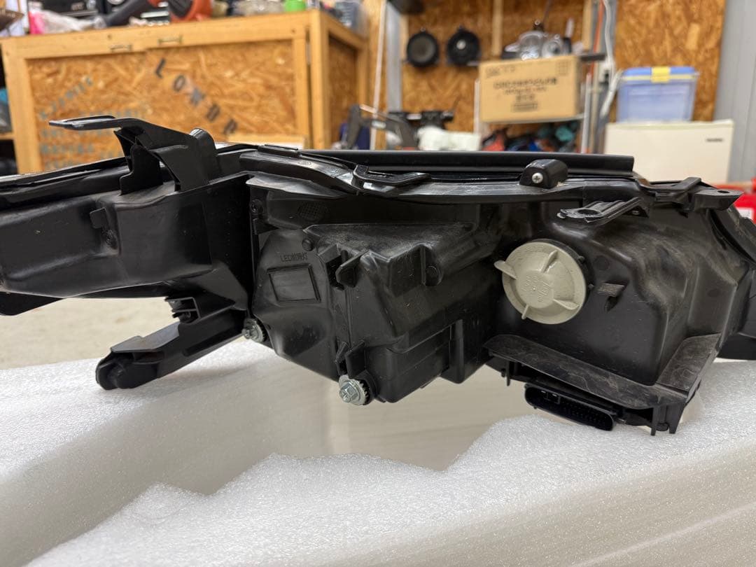 70カムリ 3眼LEDヘッドライト tt-abc 多少の値下げ可能！