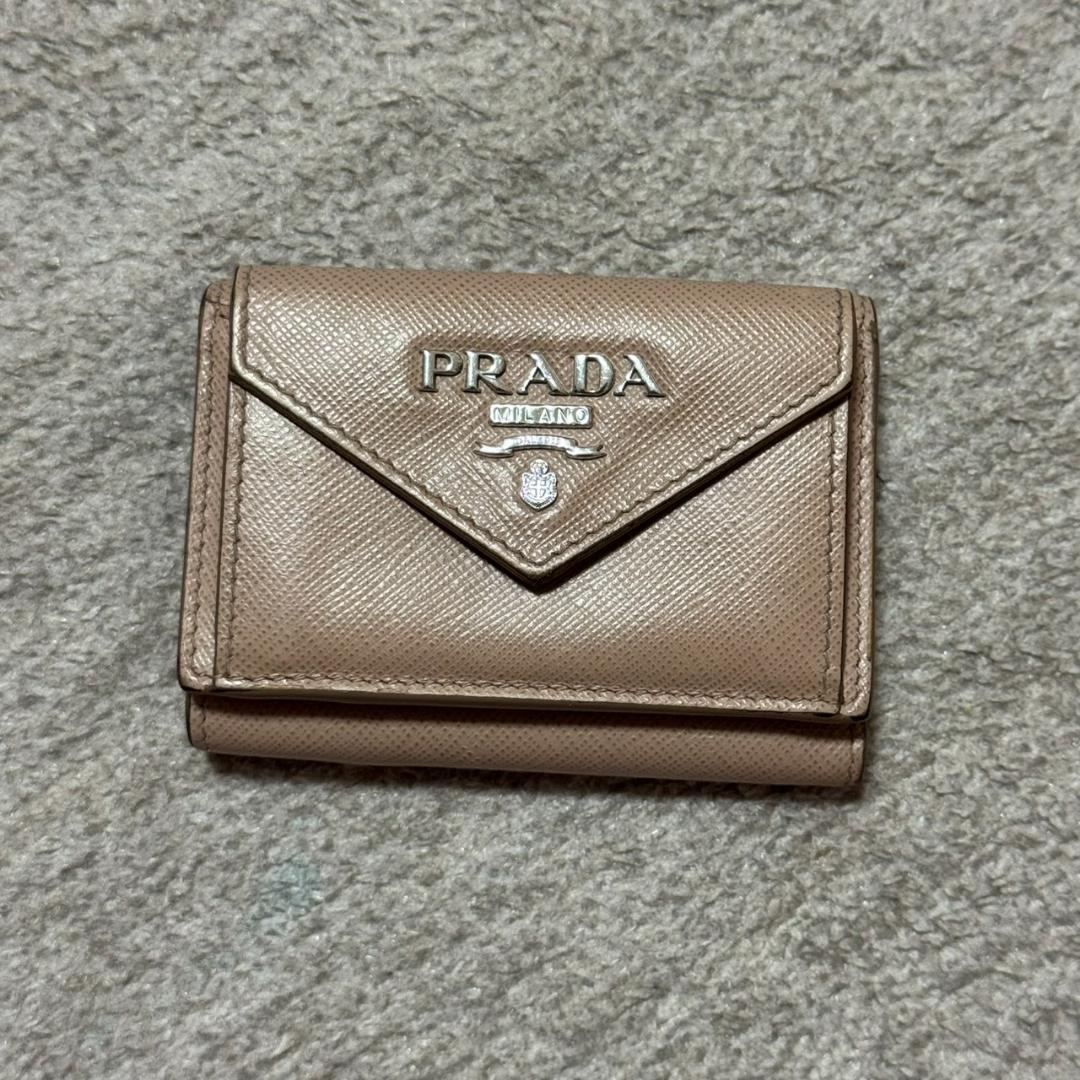 PRADA　 サフィアーノレザー 三つ折り財布 ピンクベージュ