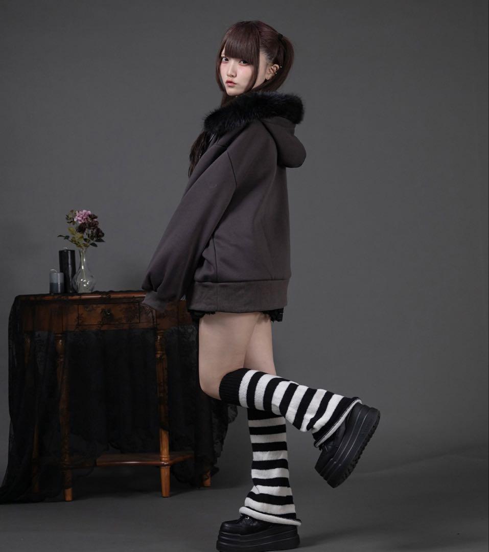 Pal elfy ファー付きロゴパーカー チャコールグレー