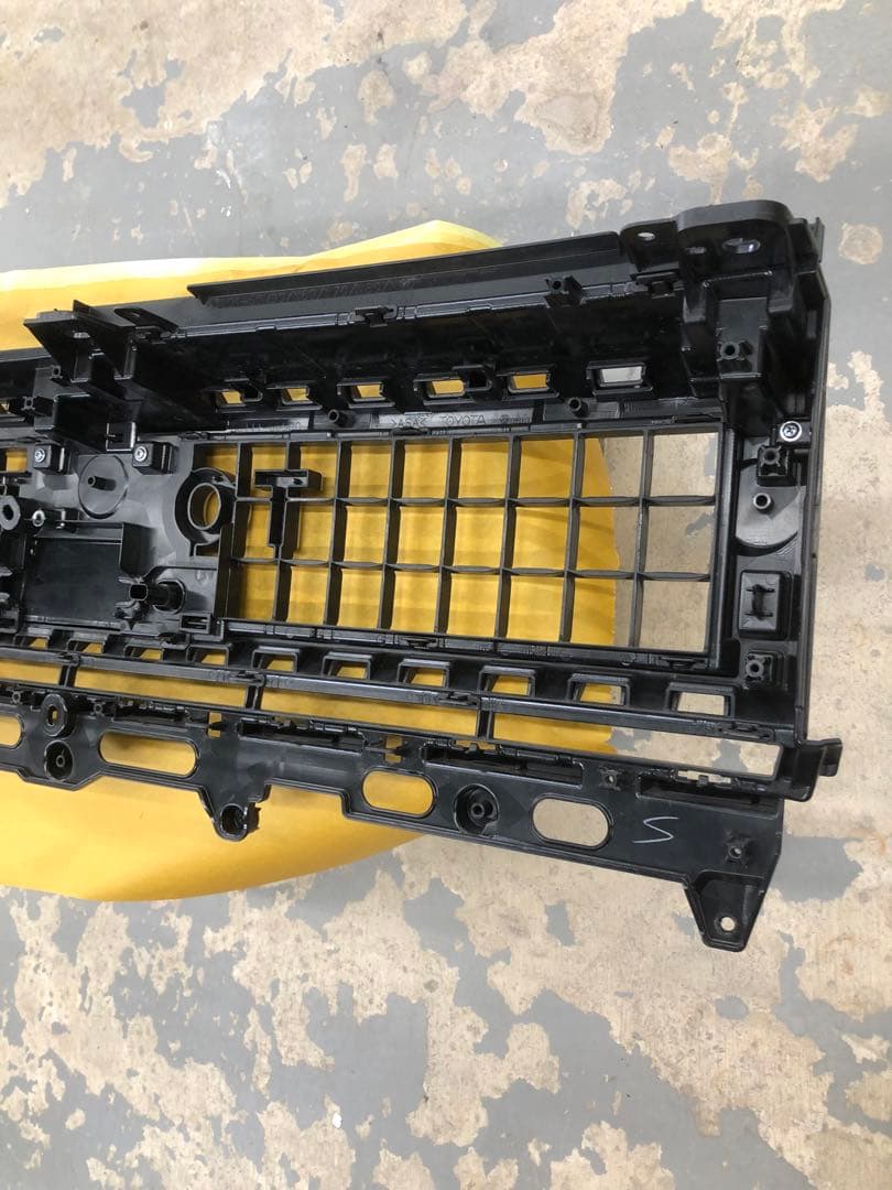 早い者勝ち‼️ランクル250‼️フロントグリル‼️